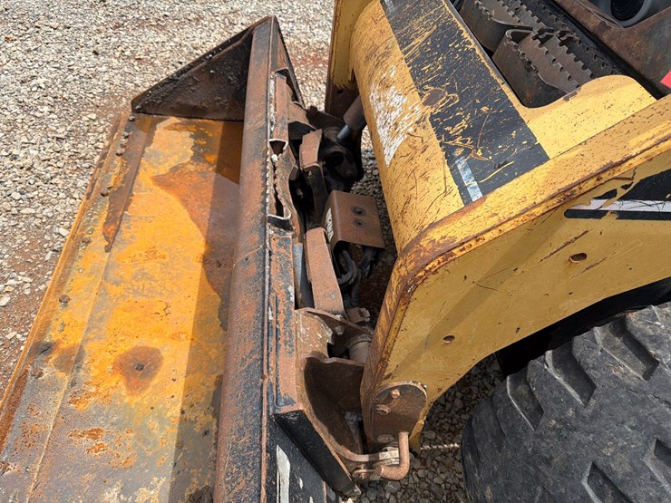 caterpillar-242b-image-13