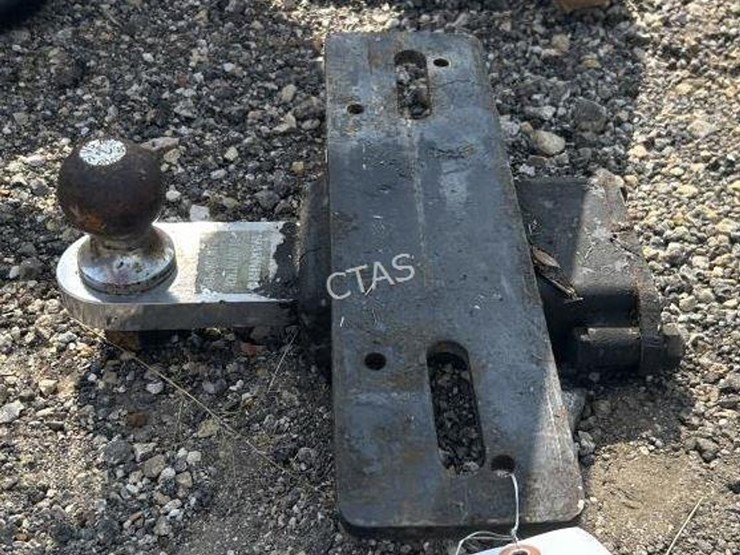 #124-•-ball-mount-trailer-hitch-w/-2"-ball-image-2