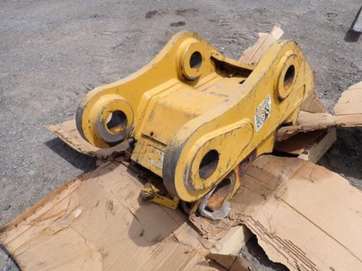 caterpillar-hydraulic-quick-coupler-image-5
