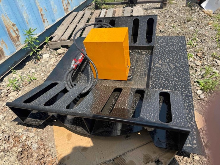 new-giyi-mini-skid-steer-brush-hog-image-4