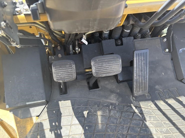 2018-caterpillar-gc35k-image-28