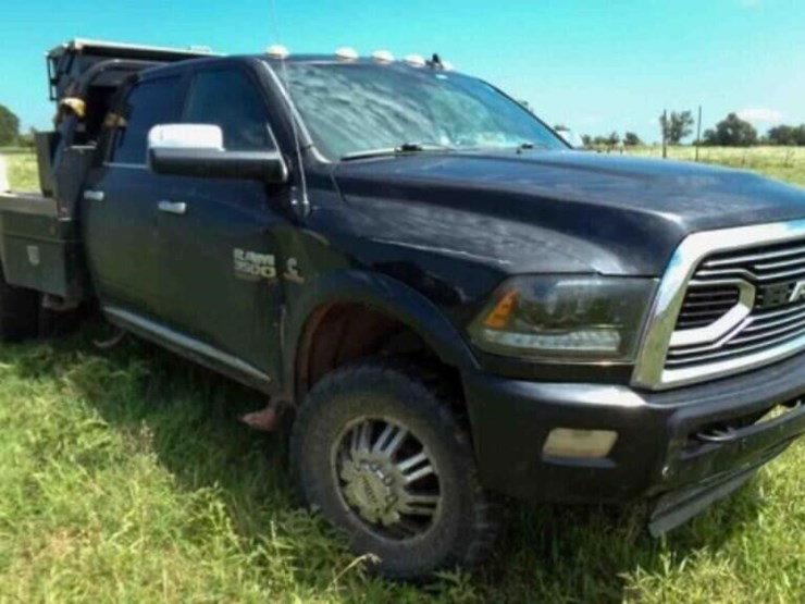 2016-dodge-ram-3500-image-29