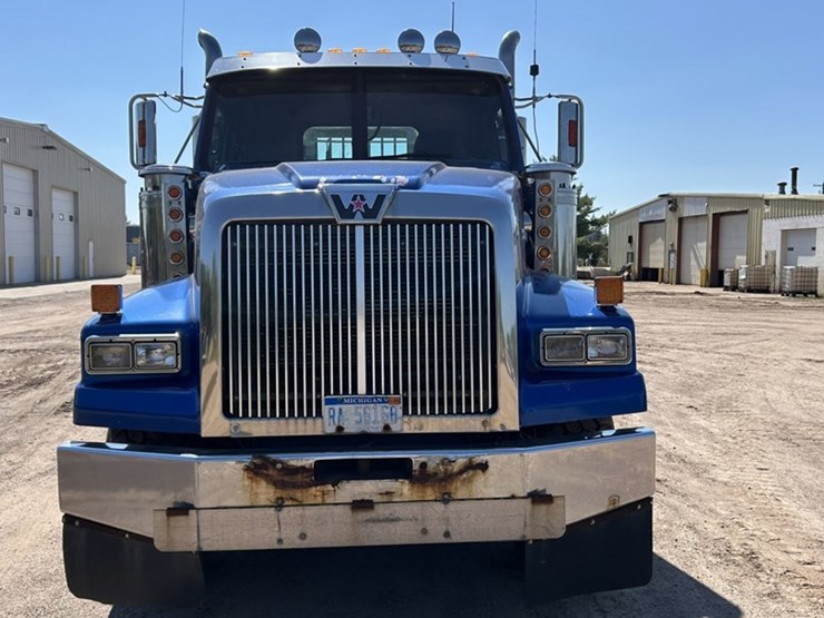 #1433-•-2005-western-star-tri-axle-day-cab-truck-tractor-image-8