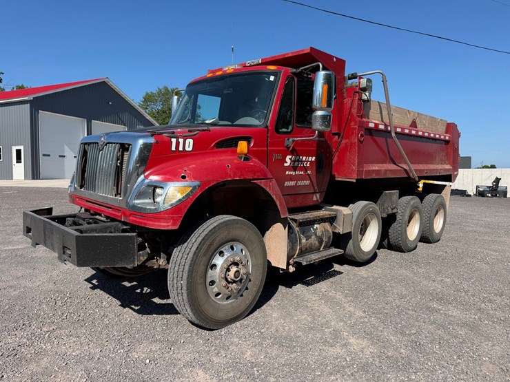 #1422-•-2006-international-7600sfa-tri-axle-dump-truck-image-1