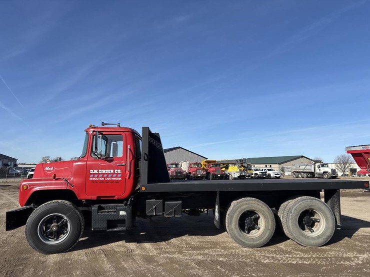 1976-mack-dm600-image-2