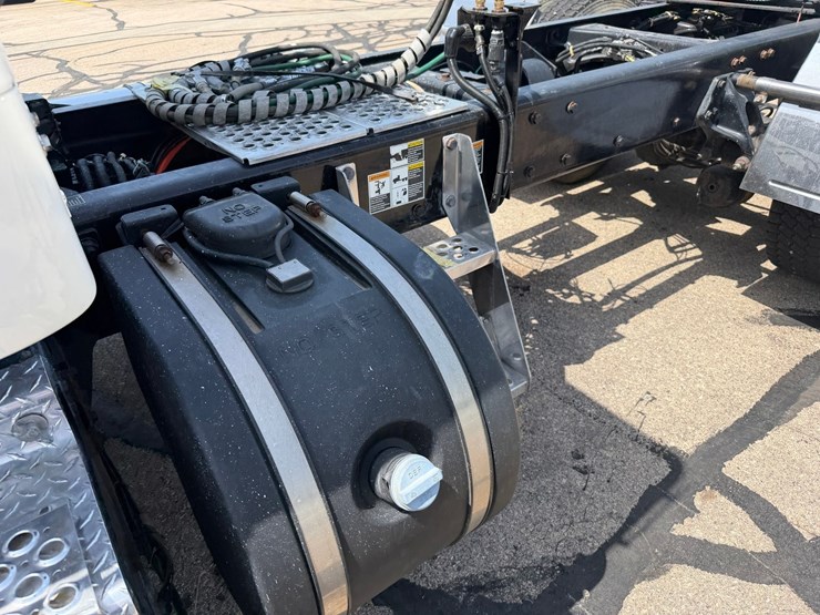 2018-kenworth-t880-image-13
