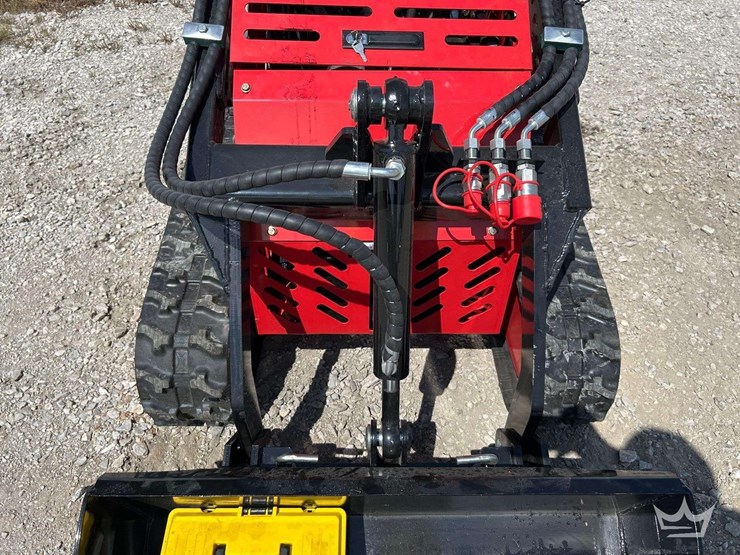 mini-skid-steer-loader-image-11