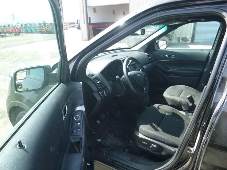 2018-ford-explorer-image-5
