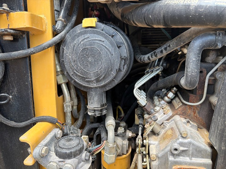 caterpillar-242b-image-48