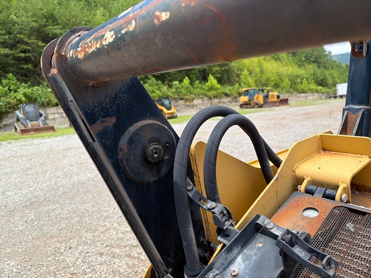 caterpillar-242b-image-24
