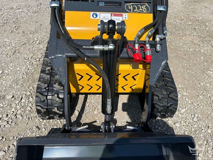 mini-skid-steer-loader-image-11