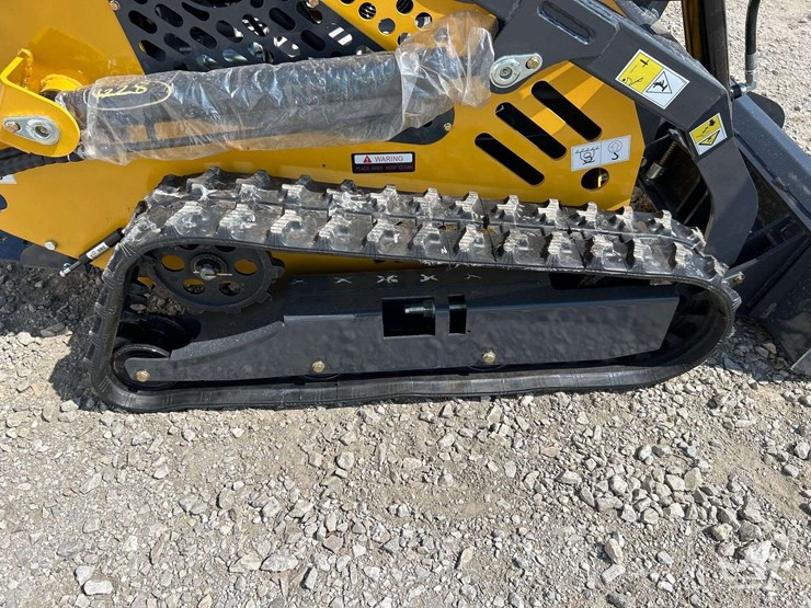 mini-skid-steer-loader-image-14