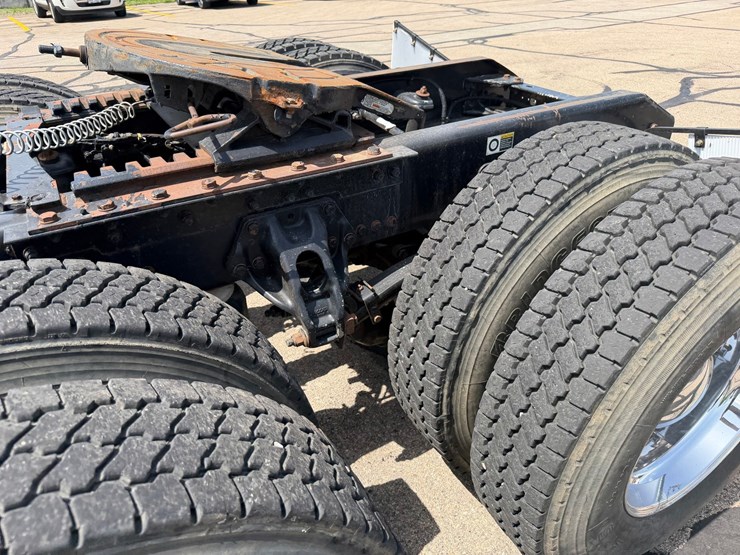 2018-kenworth-t880-image-15
