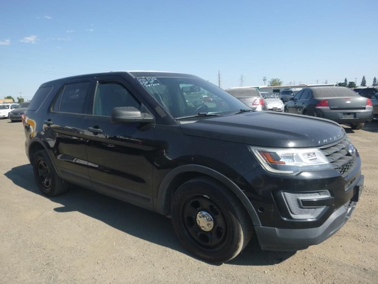 2016-ford-explorer-image-2