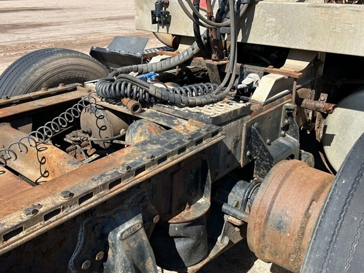 #1433-•-2005-western-star-tri-axle-day-cab-truck-tractor-image-19