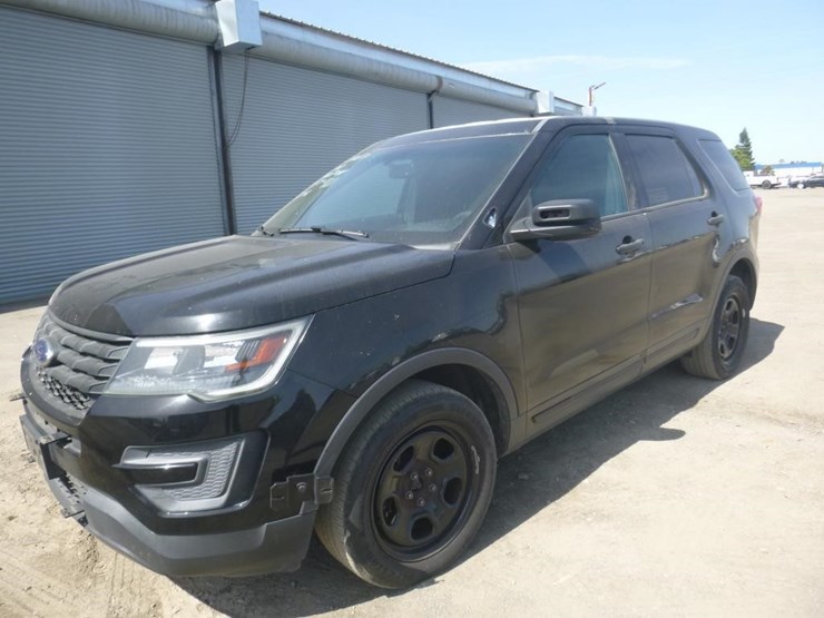 2016-ford-explorer-image-1