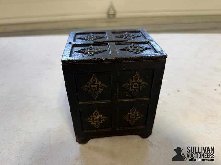cast-iron-piggy-bank-image-3