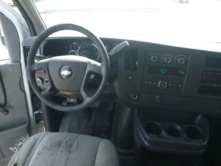 2010-chevrolet-express-2500-image-8