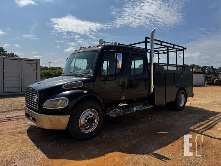 2004-freightliner-business-class-m2-106-image-1