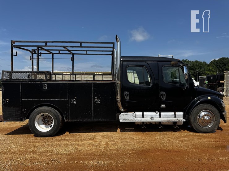 2004-freightliner-business-class-m2-106-image-4