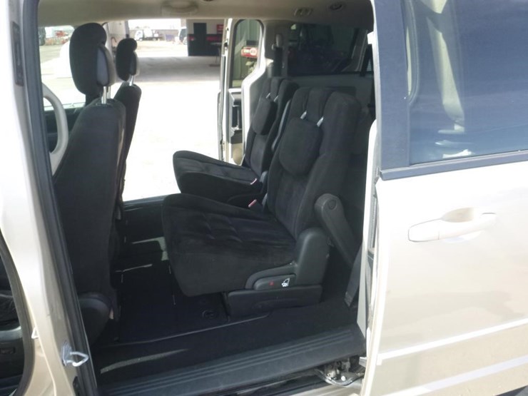 2014-dodge-grand-caravan-image-7