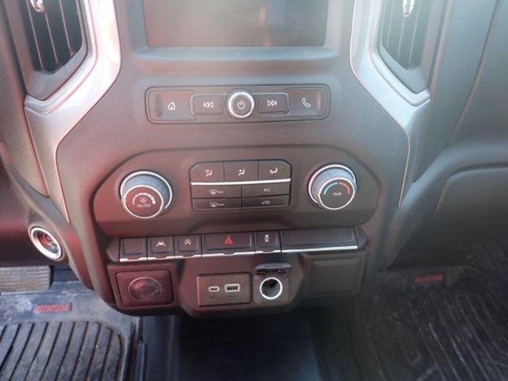 2024-chevrolet-silverado-1500-image-19