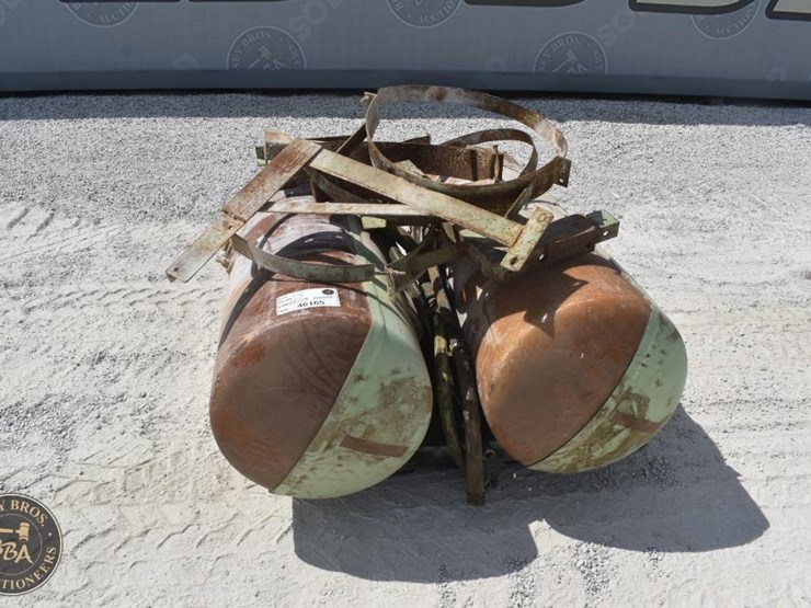 poly-tanks-with-mounts-46165-image-2