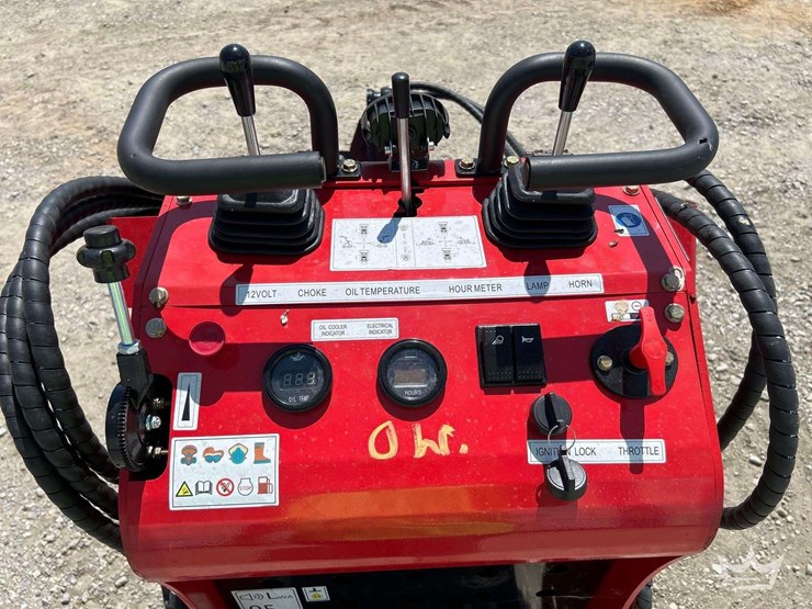 mini-skid-steer-loader-image-9