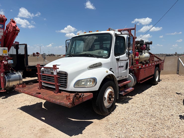 2007-freightliner-m2-106-image-1
