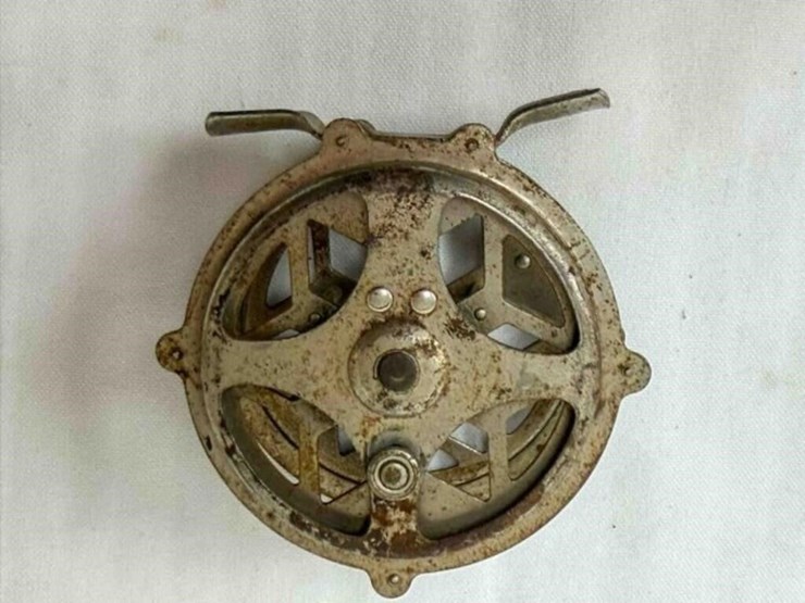 2-vintage-fly-cast-reels-image-4