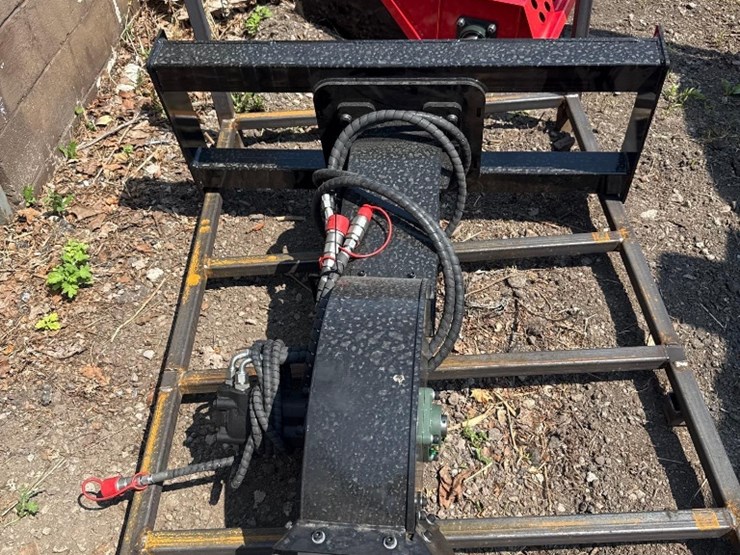 new-giyi-co-skid-steer-stump-grinder-image-2