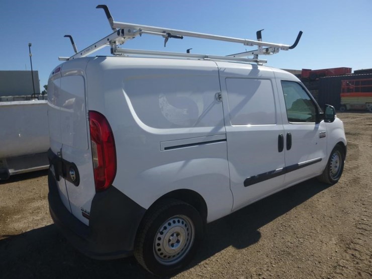 2021-ram-promaster-city-image-3
