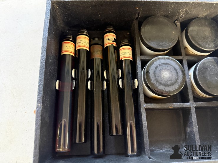 1920-eureka-oil-salesman-kit-image-2