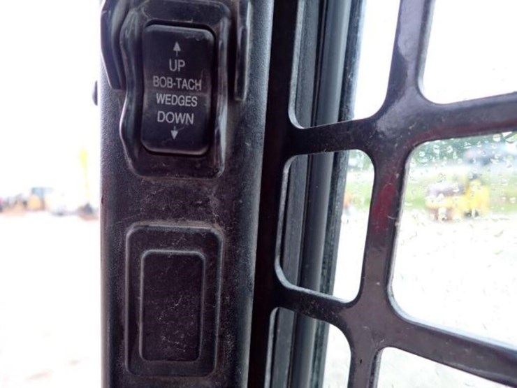 2020-bobcat-s850-image-25