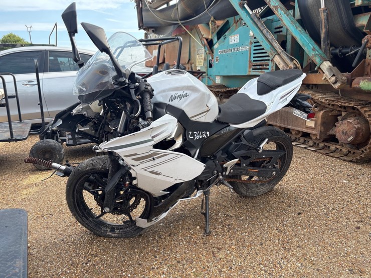 #36629-•-2023-kawasaki-ninja-|-for-parts/repairs-image-1