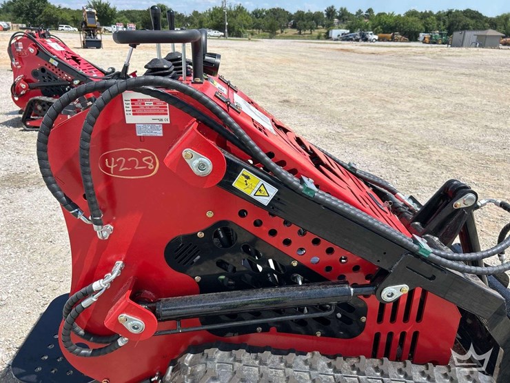 mini-skid-steer-loader-image-13