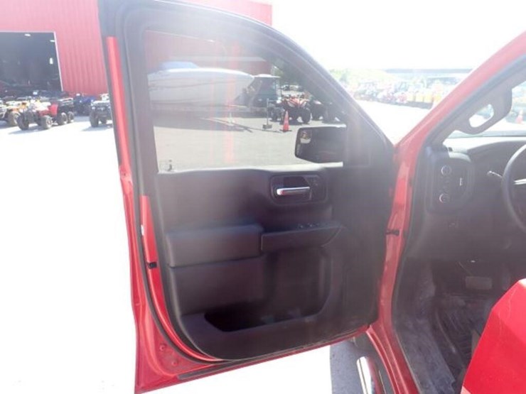 2024-chevrolet-silverado-1500-image-13