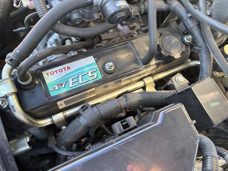 2010-toyota-8fgcu18-image-36