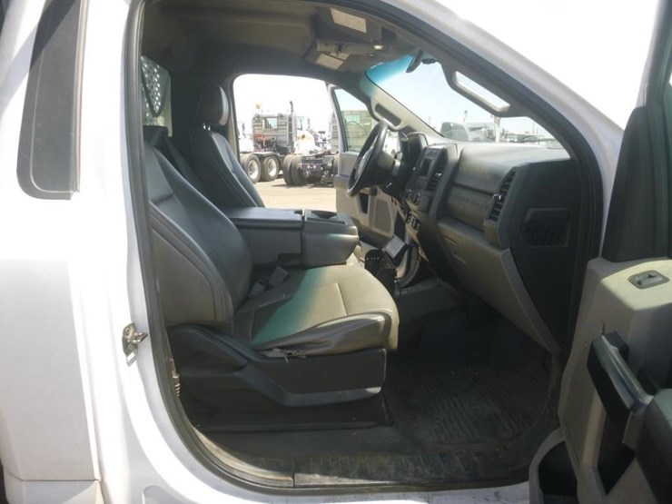 2019-ford-f550-image-11
