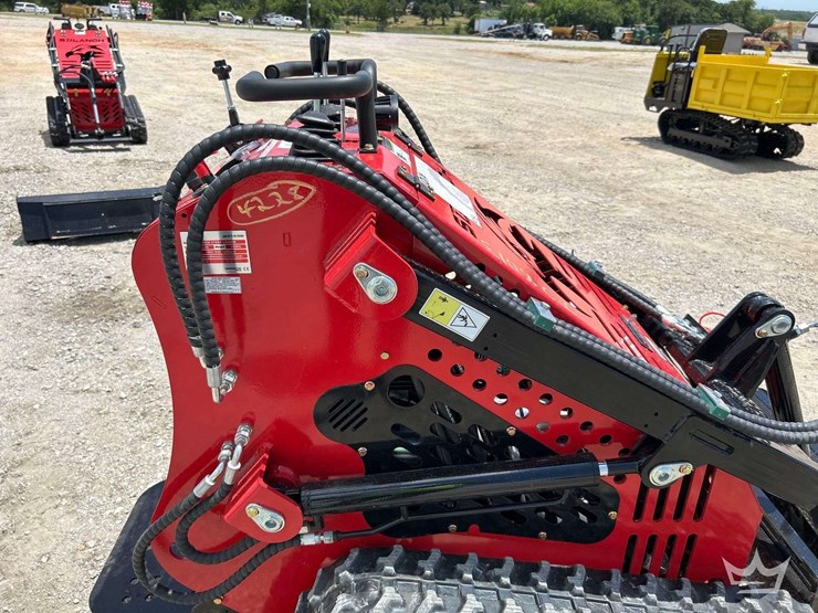 mini-skid-steer-loader-image-13