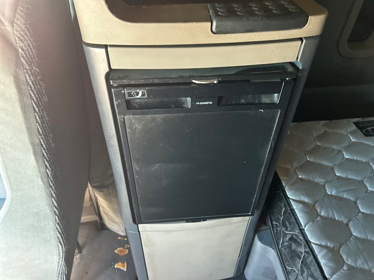 2017-freightliner-cascadia-125-image-85