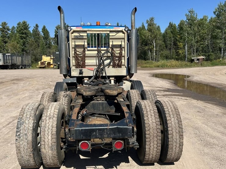 #1433-•-2005-western-star-tri-axle-day-cab-truck-tractor-image-4