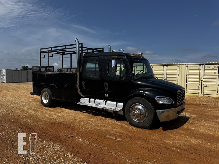 2004-freightliner-business-class-m2-106-image-2