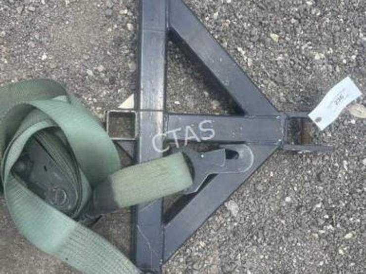 #236-•-3-pt-trailer-hitch-adapter-w/-ratchet-strap-image-1