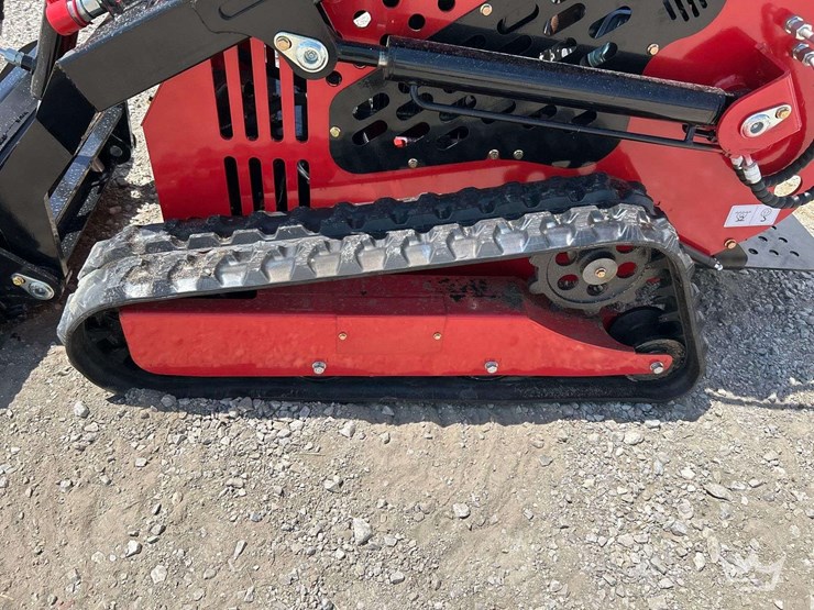 mini-skid-steer-loader-image-15