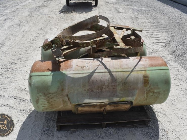 poly-tanks-with-mounts-46165-image-4