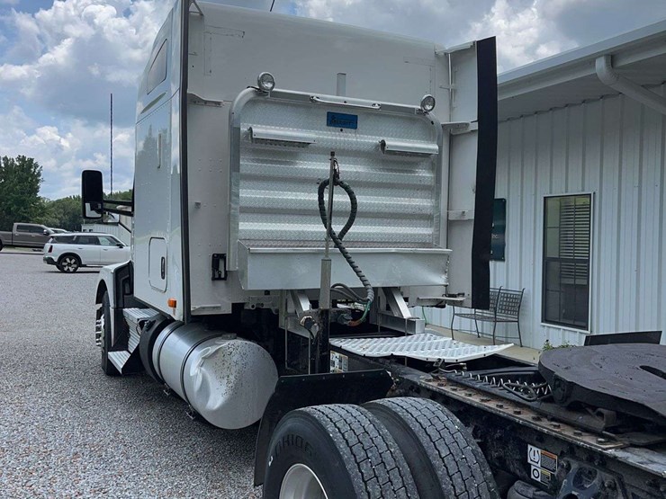2022-kenworth-t680-image-11