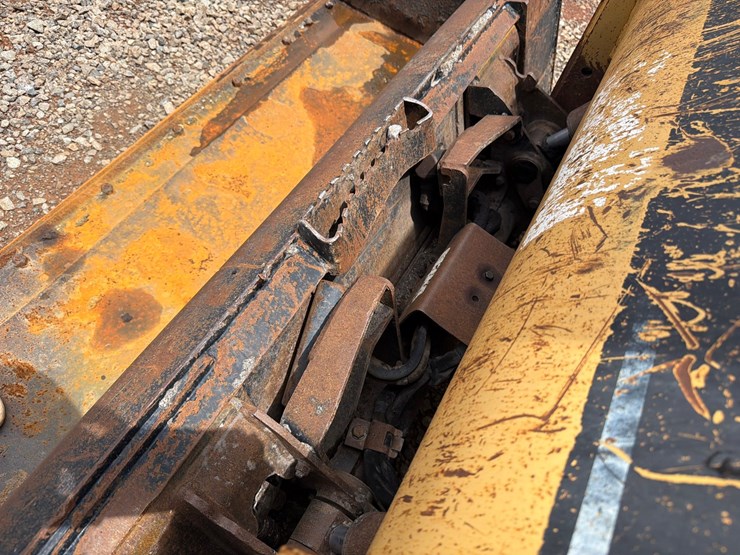 caterpillar-242b-image-15