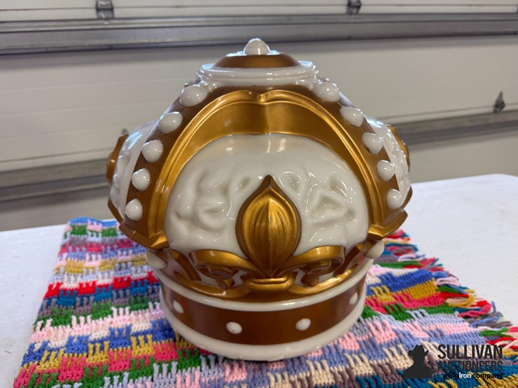 gold-crown-gas-pump-globe-image-3