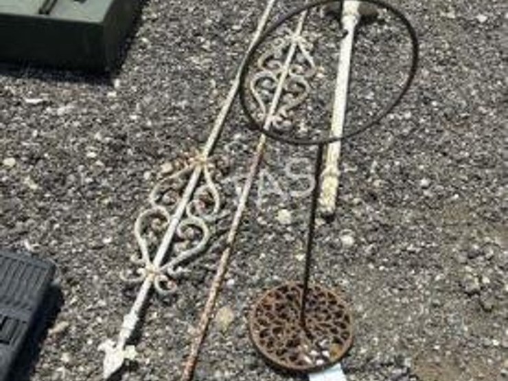 #221-•-wrought-iron-garden-stakes-image-1